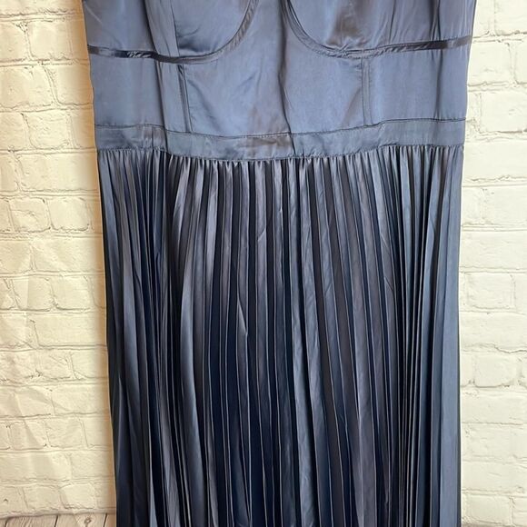 City Chic Plus Size Dress, Pleat Desire Dress Size Small Size 16 - Picture 8 of 15
